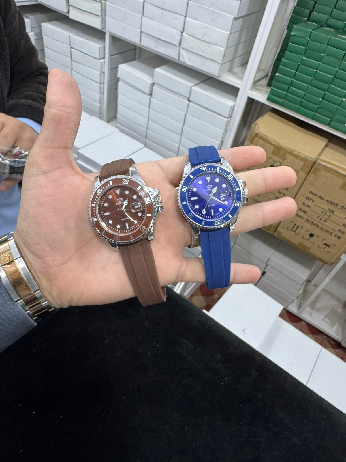 Men’s Luxury Sports Wristwatch – Stylish Blue Silicone Strap Durable Analog Watch